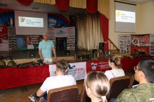 Астраханские патриоты продолжают проводить в учебных заведениях Уроки мужества